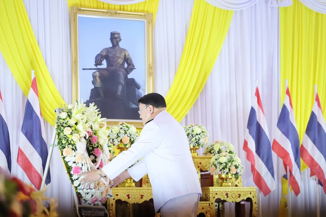 จังหวัดสตูล จัดพิธีวางพวงมาลาถวายราชสักการะ สมเด็จพระนเรศวรมหาราช เนื่องในวันคล้ายวันสวรรคต วันที่ 25 เมษายน 