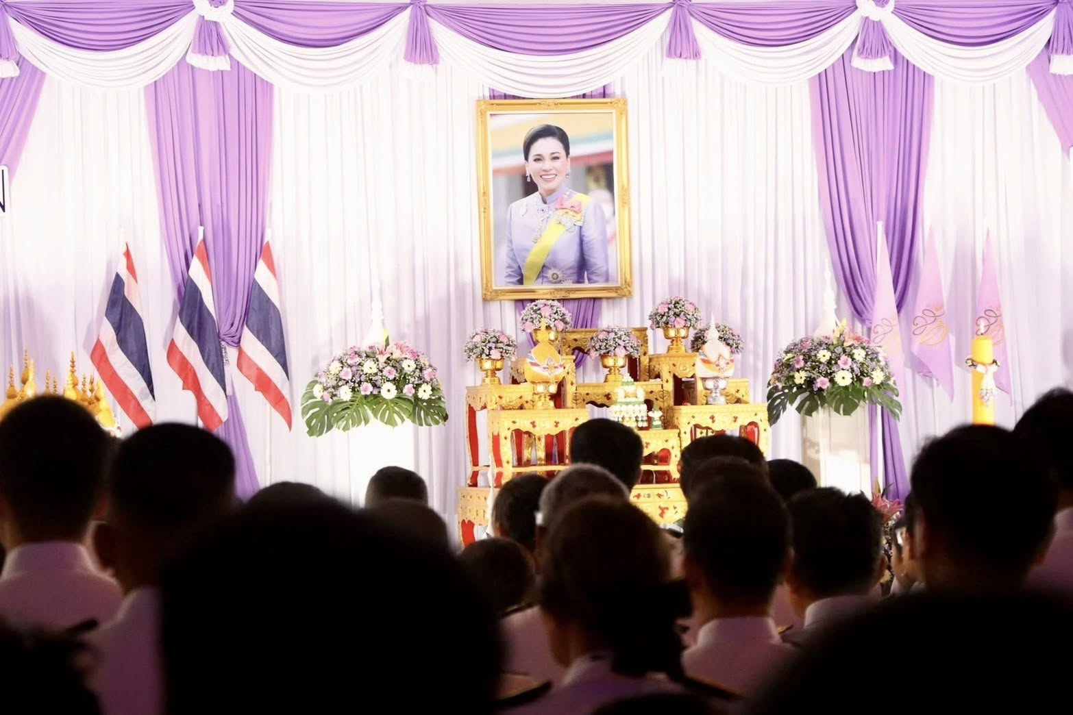 ปฏิรูปที่ดินจังหวัดสตูล ร่วมพิธีถวายเครื่องราชสักการะ และวางพานพุ่ม ถวายพระพรชัยมงคล เนื่องในวันเฉลิมพระชนมพรรษา สมเด็จพระนางเจ้าฯ พระบรมราชินี 3 มิถุนายน 2568