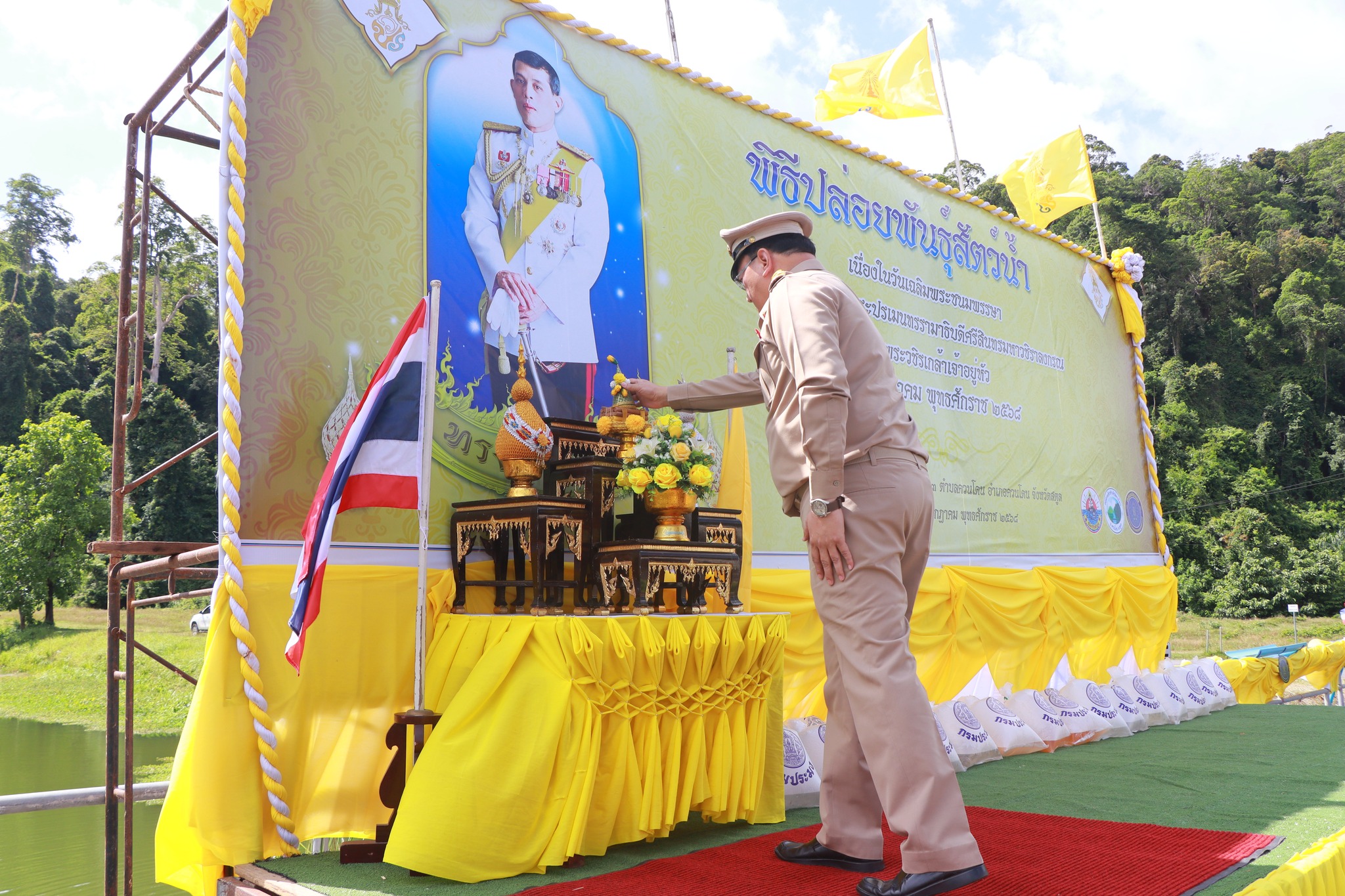 นางรัชดา เพชรรัตน์ ปฏิรูปที่ดินจังหวัดสตูล ร่วมพิธีปล่อยพันธุ์สัตว์น้ำเพื่อเฉลิมพระเกียรติและถวายเป็นพระราชกุศล เนื่องในโอกาสวันเฉลิมพระชนมพรรษา พระบาทสมเด็จพระวชิรเกล้าเจ้าอยู่หัว 28 กรกฎาคม 2568 (ข่าวแชร์)