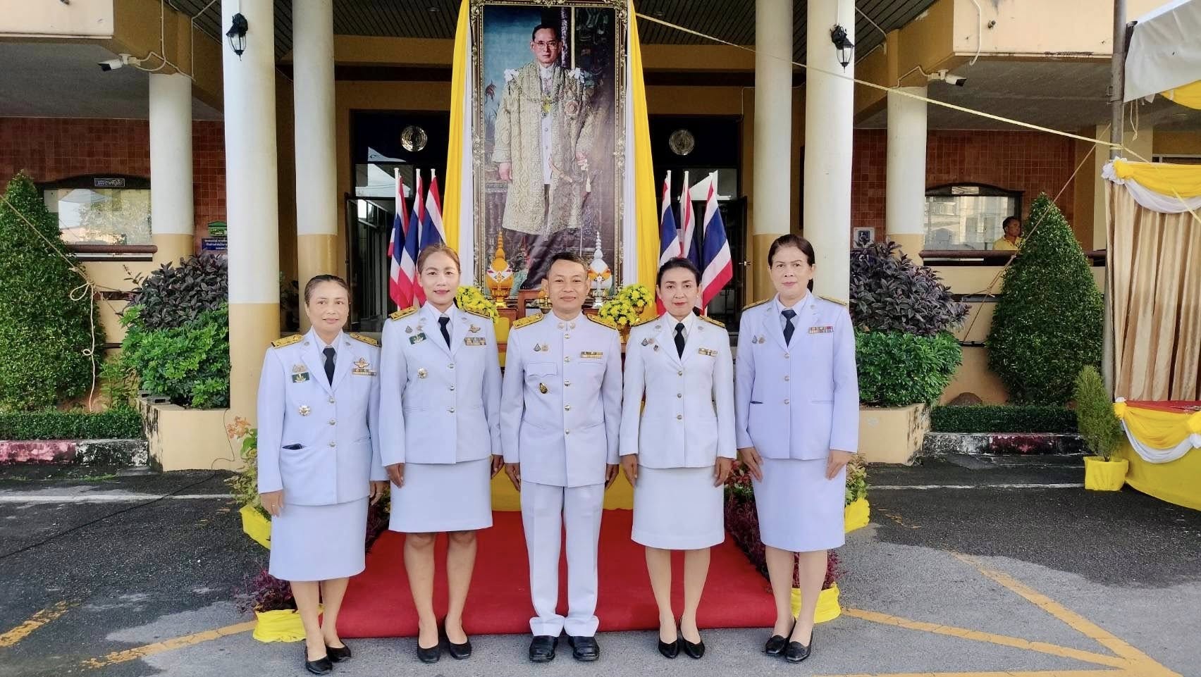 title - ปฏิรูปที่ดินจังหวัดสตูล พร้อมด้วยบุคคลากร ร่วมพิธีสวดพระพุทธมนต์และทำบุญตักบาตร ถวายพระราชกุศล เนื่องในโอกาส “วันนวมินทรมหาราช”