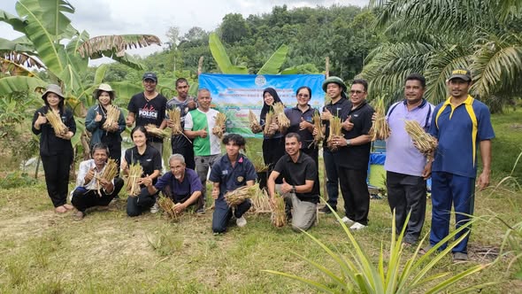 ปฏิรูปที่ดินจังหวัดสตูลร่วมพิธีปล่อยพันธุ์สัตว์น้ำเฉลิมพระเกียรติ เนื่องในโอกาสวันเฉลิมพระชนมพรรษา พระบาทสมเด็จพระเจ้าอยู่หัว