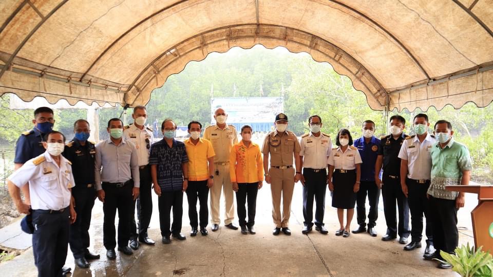 ปฏิรูปที่ดินจังหวัดสตูลร่วมกิจกรรมปล่อยพันธุ์สัตว์น้ำ เนื่องในวันประมงแห่งชาติ ประจำปี 2565 