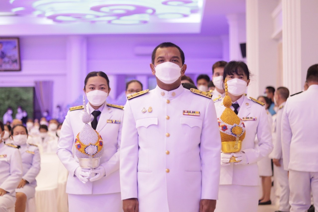 ปฏิรูปที่ดินจังหวัดสตูล ร่วมพิธีถวายเครื่องราชสักการะและวางพานพุ่ม และพิธีจุดเทียนถวายพระพรชัยมงคล สมเด็จพระนางเจ้าสิริกิติ์ พระบรมราชินีนาถ พระบรมราชชนนีพันปีหลวง เนื่องในโอกาสวันมหามงคลเฉลิมพระชนมพรรษา 90 พรรษา