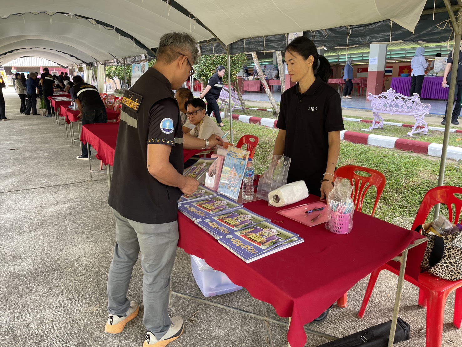 title - สำนักงานการปฏิรูปที่ดินจังหวัดสตูล ออกให้บริการโครงการหน่วยแพทย์เคลื่อนที่ พอ.สว. ร่วมกับโครงการจังหวัดเคลื่อนที่ “หน่วยบำบัดทุกข์ บำรุงสุข สร้างรอยยิ้มให้ประชาชน”