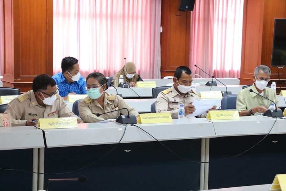 นายอำมริต  คงแก้ว ปฏิรูปที่ดินจังหวัดสตูล ร่วมประชุมคณะกรรมการศูนย์อำนวยการปฏิบัติการขจัดความยากจนและพัฒนาคนทุกช่วงวัยอย่างยั่งยืน ตามหลักปรัชญาของเศรษฐกิจพอเพียงจังหวัด (ศจพ.จ.) ครั้งที่ 4/2565