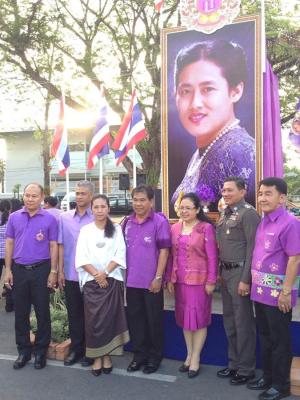 ร่วมทำบุญตักบาตรและจุดเทียนชัยถวายพระพรสมเด็จพระเทพรัตนราชสุดาฯ สยามบรมราชกุมารี เนื่องในโอกาสเฉลิมพระชนมายุ 60 พรรษา 