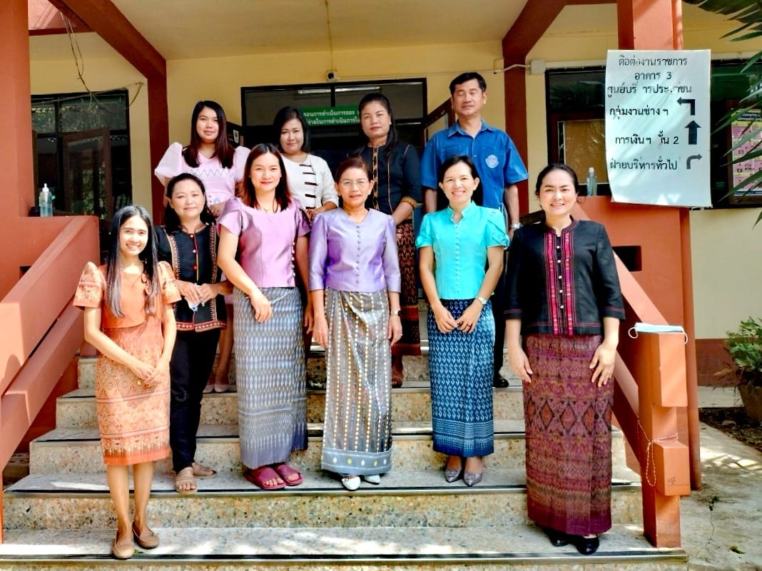 ศรีสะเกษพร้อมใจ นุ่งผ้าไทยใส่บาตร ทำความดี วิถีพอเพียง