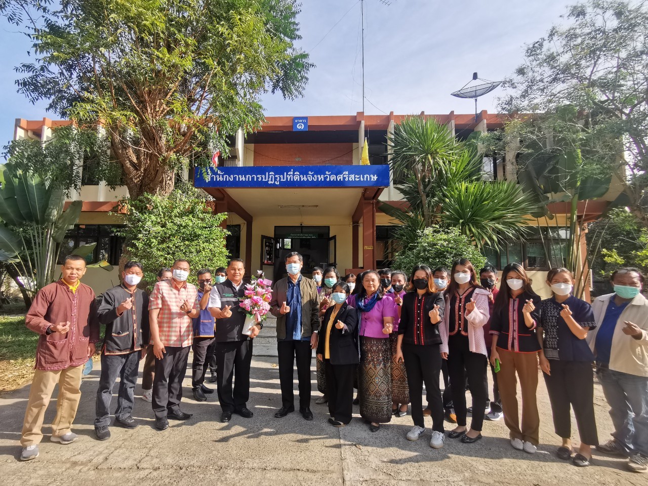 ปฏิรูปที่ดินจังหวัดไหว้สักการะเนื่องมาดำรงตำแหน่งปฏิรูปที่ดินจังหวัดศรีสะเกษ
