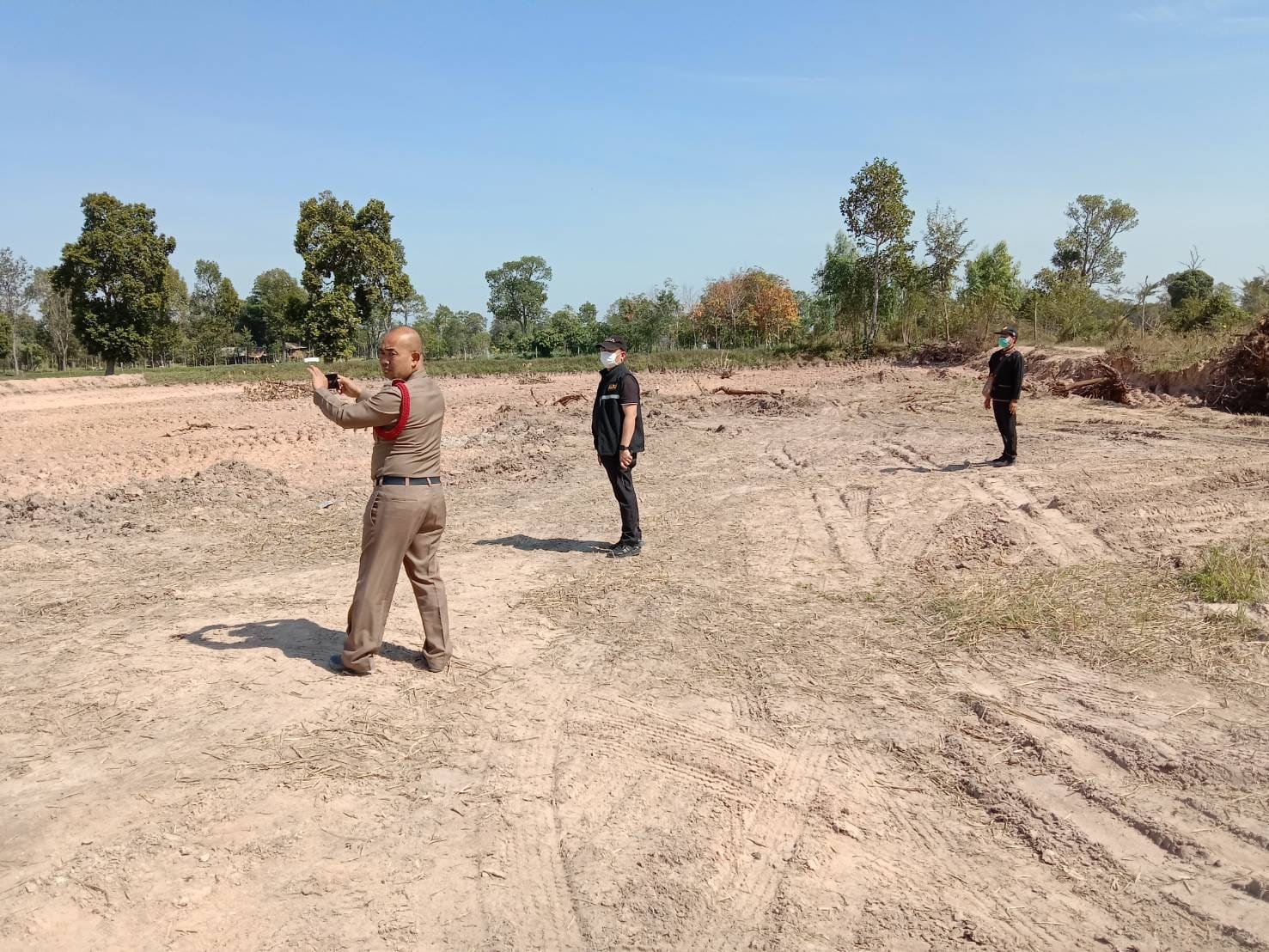  ส.ป.ก.ศรีสะเกษ​ ร่วมกับเจ้าพนักงานสอบสวน​ สถานีตำรวจภูธรจะกง ลงพื้นที่​ชี้แปลงบ้านป่าใต้