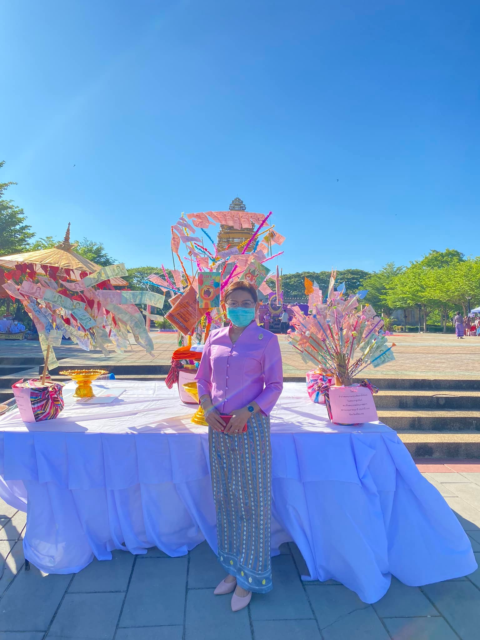 ศรีสะเกษพร้อมใจ นุ่งผ้าไทยใส่บาตร ทำความดี วิถีพอเพียง 