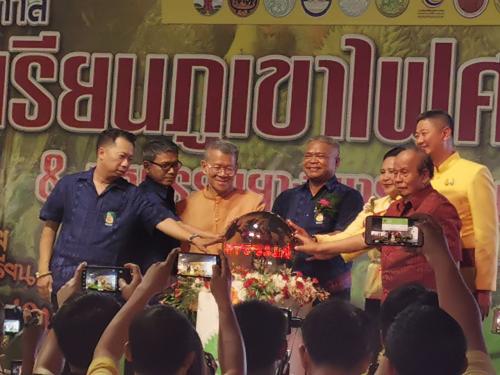 “นายอนันต์ สุวรรณรัตน์ ปลัด กษ. เปิดเทศกาลทุเรียนภูเขาไฟศรีสะเกษ ๒๐๑๙”