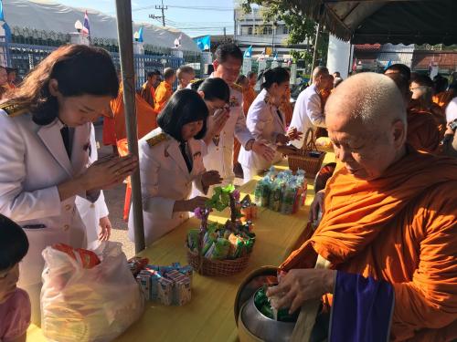 ส.ป.ก.ศรีสะเกษ ร่วมพิธีทำบุญตักบาตรถวายเป็นพระราชกุศลเนื่องในโอกาสเฉลิมพระชนมพรรษาสมเด็จพระนางเจ้าสิริกิติ์ พระบรมราชินีนาถ พระบรมราชชนนีพันปีหลวง 