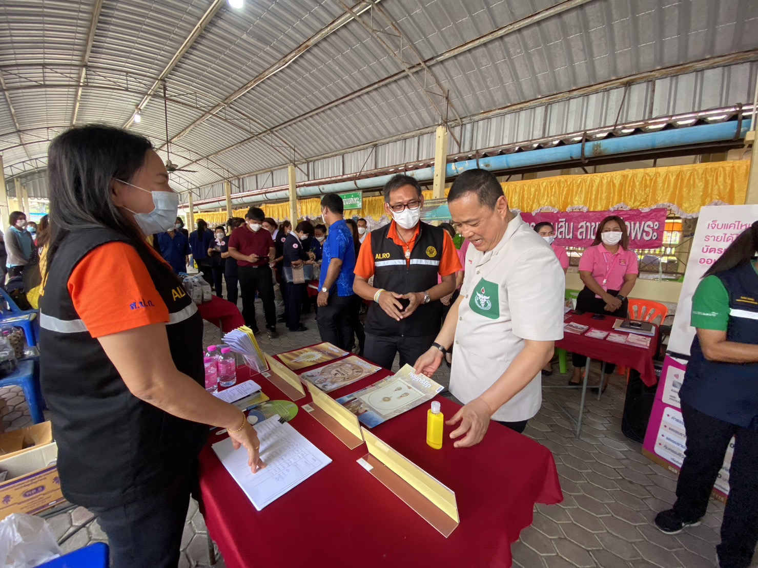 ส.ป.ก.สงขลา ร่วมกิจกรรมโครงการจังหวัดเคลื่อนที่ “หน่วยบำบัดทุกข์ บำรุงสุข สร้างรอยยิ้มให้ประชาชน” ณ บริเวณวัดคลองรี ม.๔ ต.คลองรี อ.สทิงพระ จ.สงขลา