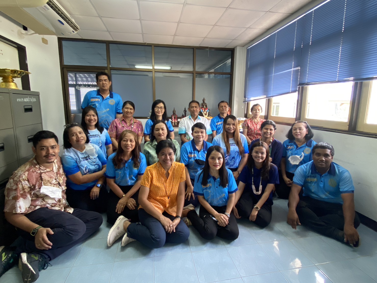 ส.ป.ก.สงขลา ร่วมสืบสานวัฒนธรรมด้วยการสรงน้ำพระ และรดน้ำขอพร เนื่องในเทศกาลวันสงกรานต์ ประจำปี 2566