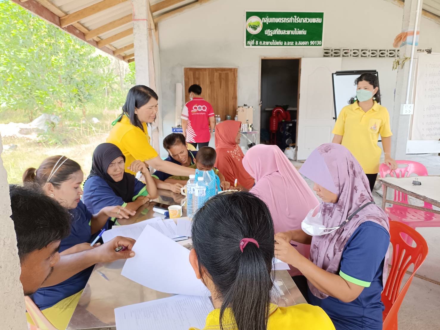 ส.ป.ก.สงขลา จัดอบรมโครงการส่งเสริมและพัฒนาอาชีพเพื่อแก้ไขปัญหาที่ดินทำกินของเกษตรกร กิจกรรมยกระดับรายได้เกษตรกรฯ ณ พื้นที่ คทช. ต.สะพานไม้แก่น ม.๘ ต.สะพานไม้แก่น อ.จะนะ จ.สงขลา