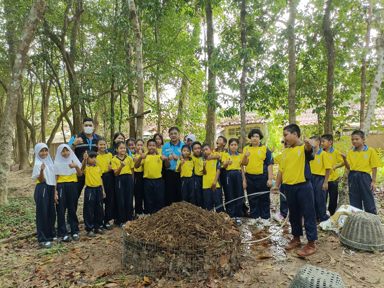 ส.ป.ก.สงขลา จัดอบรมเชิงปฏิบัติการทำปุ๋ยชีวภาพ ณ โรงเรียนบ้านคลองกวางเขาวัง ม.๖ ต.คลองกวาง  อ.นาทวี  จ.สงขลา