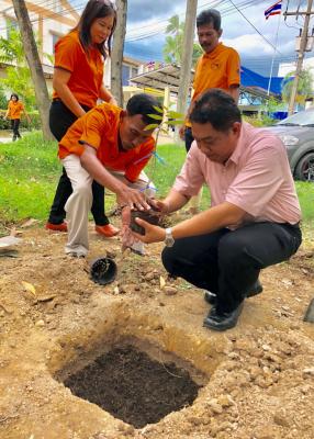 เมื่อวันที่ 21 มิถุนายน 2561 ปฏิรูปที่ดินจังหวัดสงขลา (นายสมภพ ศรีเจริญ) พร้อมด้วยเจ้าหน้าที่ร่วมกันปลูกต้นรวงผึ้ง (yellow star) ซึ่งเป็นต้นไม้ประจำพระองค์สมเด็จพระเจ้าอยู่หัวฯ รัชกาลที่ 10