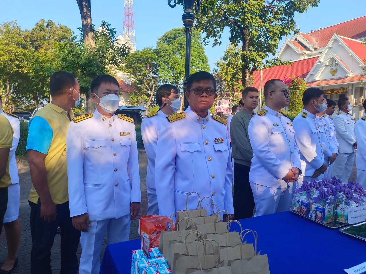 ร่วมพิธีเจริญพระพุทธมนต์ พิธีทำบุญตัตกบาตรถวายพระราชกุศล และพิธีวางพุ่มดอกไม้และถวายราชสดุดี เนื่องในวัน สมเด็จพระเจ้าตากสินมหาราช