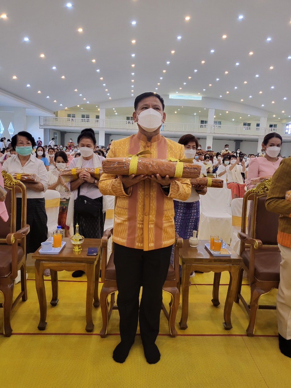 วันศุกร์ที่ 21 ตุลาคม 2565 นายพนมไพร ดีใหม่ ปฏิรูปที่ดินจังหวัดสุรินทร์ พร้อมเจ้าหน้าที่ ร่วมเป็นเจ้าภาพทอดกฐินสามัคคี ณ วัดสุรินทราวาส ต.ในเมือง อ.เมืองสุรินทร์ จ.สุรินทร์