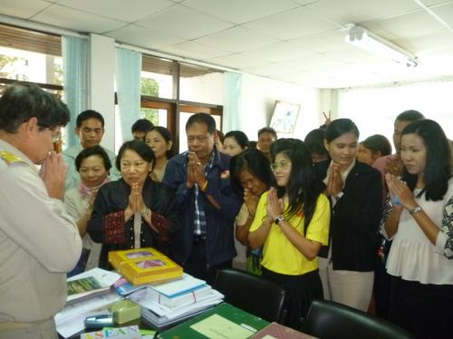 เจ้าหน้าที่ ส.ป.ก.สุรินทร์ ร่วมอวยพรปีใหม่ 2557 แก่ปฏิรูปที่ดินจังหวัดสุรินทร์ 