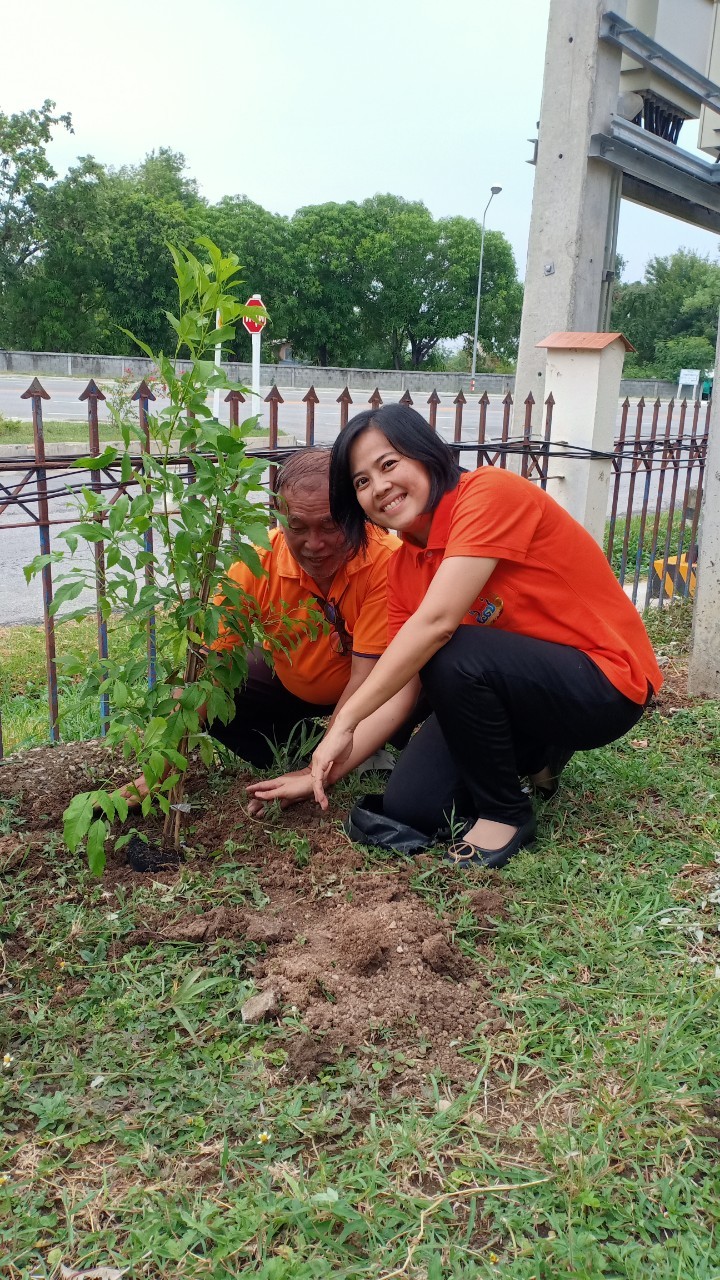 ส.ป.ก.ตาก ร่วมงานโครงการคลินิกเกษตรเคลื่อนที่ในพระราชานุเคราะห์ สมเด็จพระบรมโอรสาธิราช ฯ สยามมกุฎราชกุมาร วันที่ 24 มกราคม 2565 นายสมชัย กิจเจริญรุ่งโรจน์ ผู้ว่าราชการจังหวัดตาก เป็นประธานเปิดโครงการคลินิกเกษตรเคลื่อนที่ฯ ประจำปีงบประมาณ พ.ศ. 2565 ครั้งที่ 1 ณ หอประชุมโรงเรียนพบพระวิทยาคม ต.พบพระ อ.พบพระ จ.ตาก
