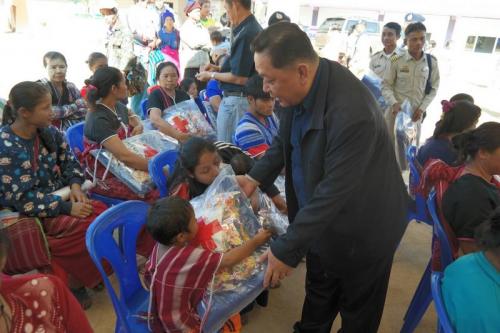 การออกหน่อยบริการตามโครงการจังหวัดเคลื่อนที่ บำบัดทุกข์ บำรุงสุข สร้างรอยยิ้มให้ประชาชนจังหวัดตาก  