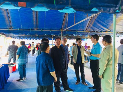 ปฏิรูปที่ดินจังหวัดตาก พร้อมด้วยข้าราชการและเจ้าหน้าที่ สำนักงานการปฏิรูปที่ดินจังหวัดตาก ร่วมงานโครงการ จังหวัดเคลื่อนที่ บำบัดทุกข์ บำรุงสุข สร้างรอยยิ้มให้ประชาชน ประจำปี 2561