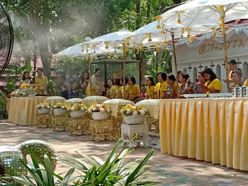 วันคล้ายวันพระราชสมภพ-สรงน้ำสมเด็จพระเจ้าตากสินมหาราช  เนื่องในงานเทศกาลวันสงกรานต์ประจำปี พุทธศักราช ๒๕๖๒