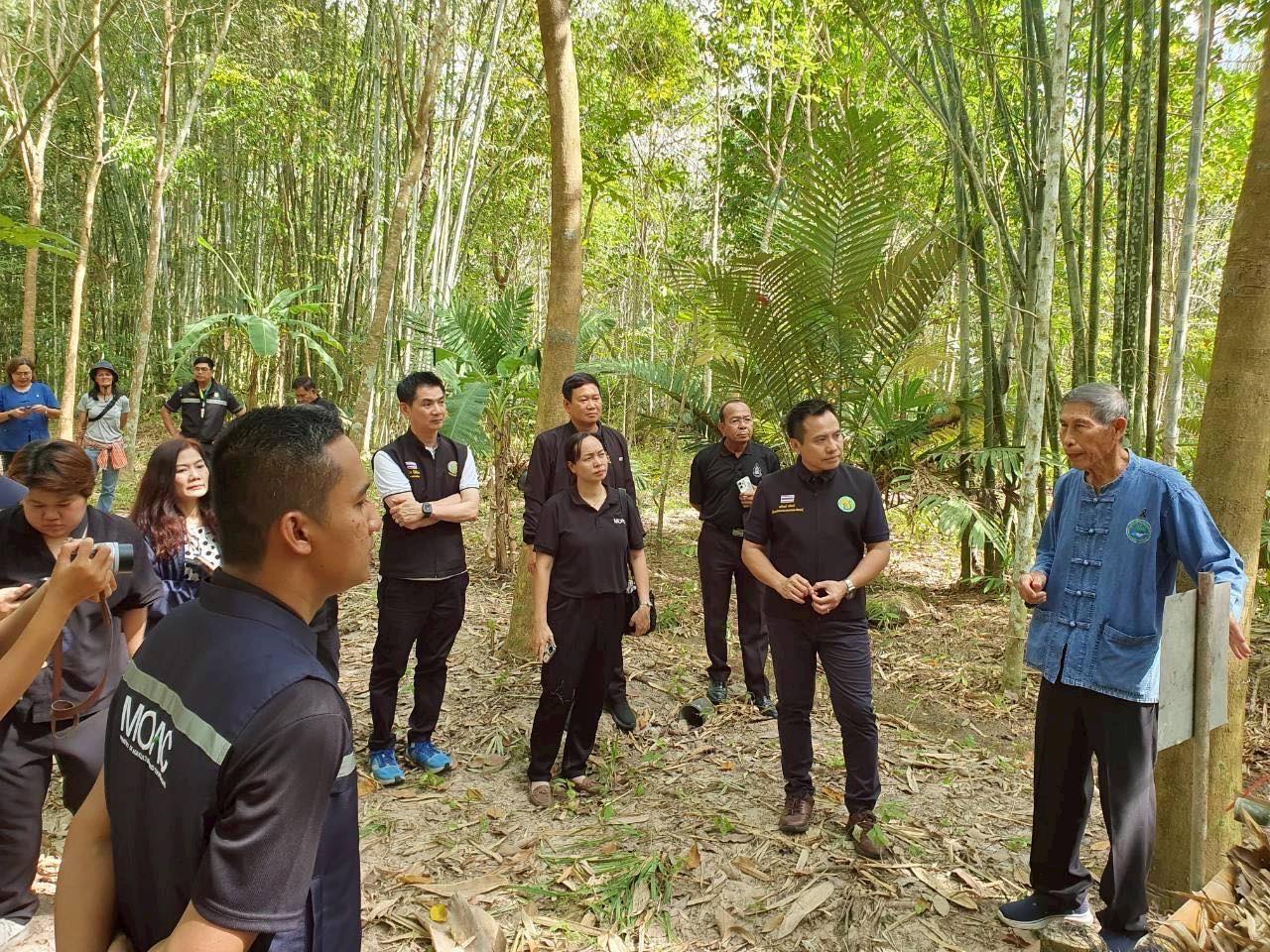 title - ผอ.สพท. ร่วมตรวจข้อมูลเชิงประจักษ์ผู้เข้ารับการสรรหาปราชญ์เกษตรของแผ่นดิน สาขาปราชญ์ผู้นำชุมชนและเครือข่าย รายนายบุญส่ง นับทอง