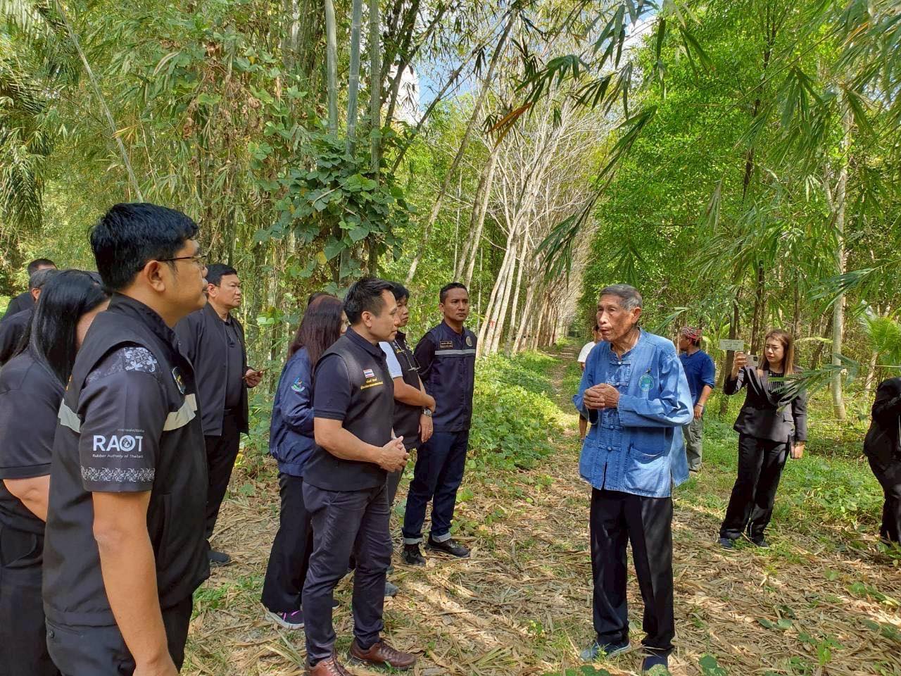 title - ผอ.สพท. ร่วมตรวจข้อมูลเชิงประจักษ์ผู้เข้ารับการสรรหาปราชญ์เกษตรของแผ่นดิน สาขาปราชญ์ผู้นำชุมชนและเครือข่าย รายนายบุญส่ง นับทอง