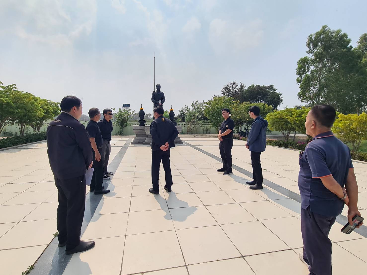 title - ผู้ตรวจราชการฯ ส.ป.ก. รับคณะสำนักช่างสิบหมู่ กรมศิลปากรตรวจแนะนำงานประติมากรรม ศกร.