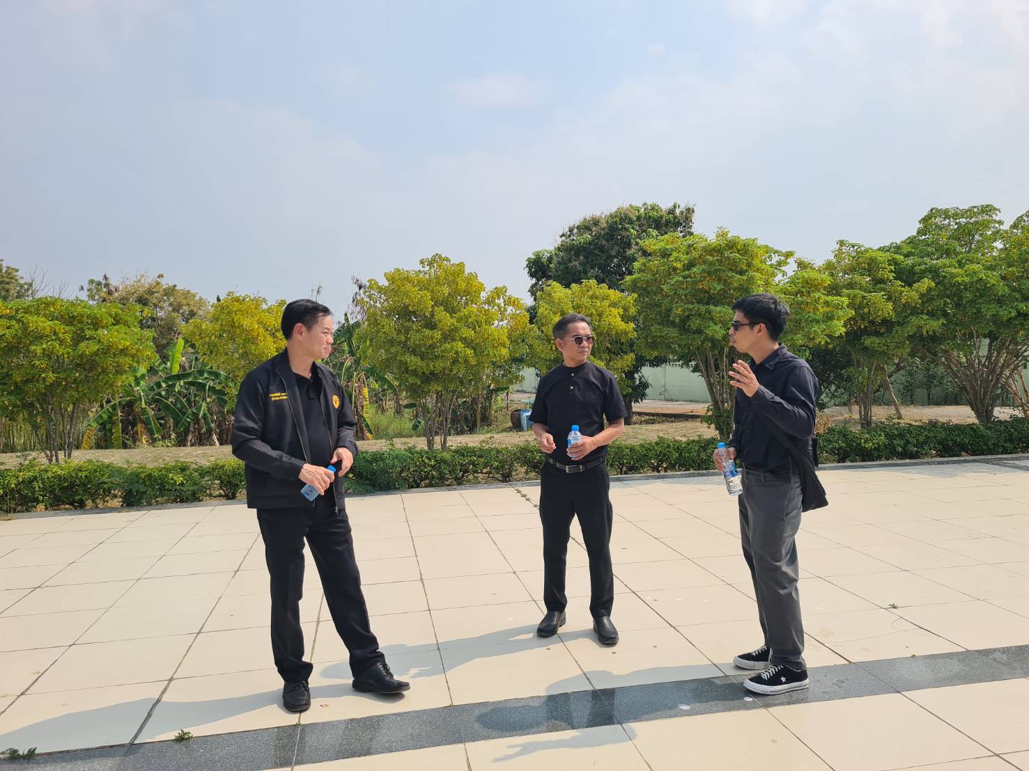 title - ผู้ตรวจราชการฯ ส.ป.ก. รับคณะสำนักช่างสิบหมู่ กรมศิลปากรตรวจแนะนำงานประติมากรรม ศกร.