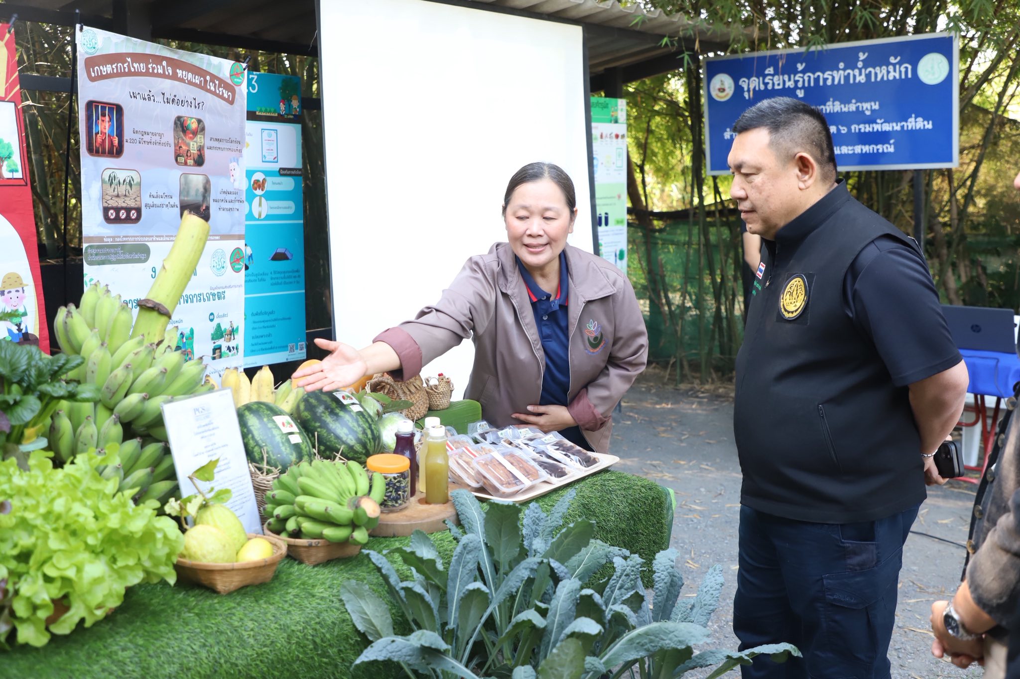 เกษตรกรปลื้ม เลขาธิการ ส.ป.ก. ตรวจเยี่ยมความสำเร็จต้นแบบ Smart Farmer จ.ลำพูน พลิกโฉมเกษตรกรสู่ผู้ประกอบการ