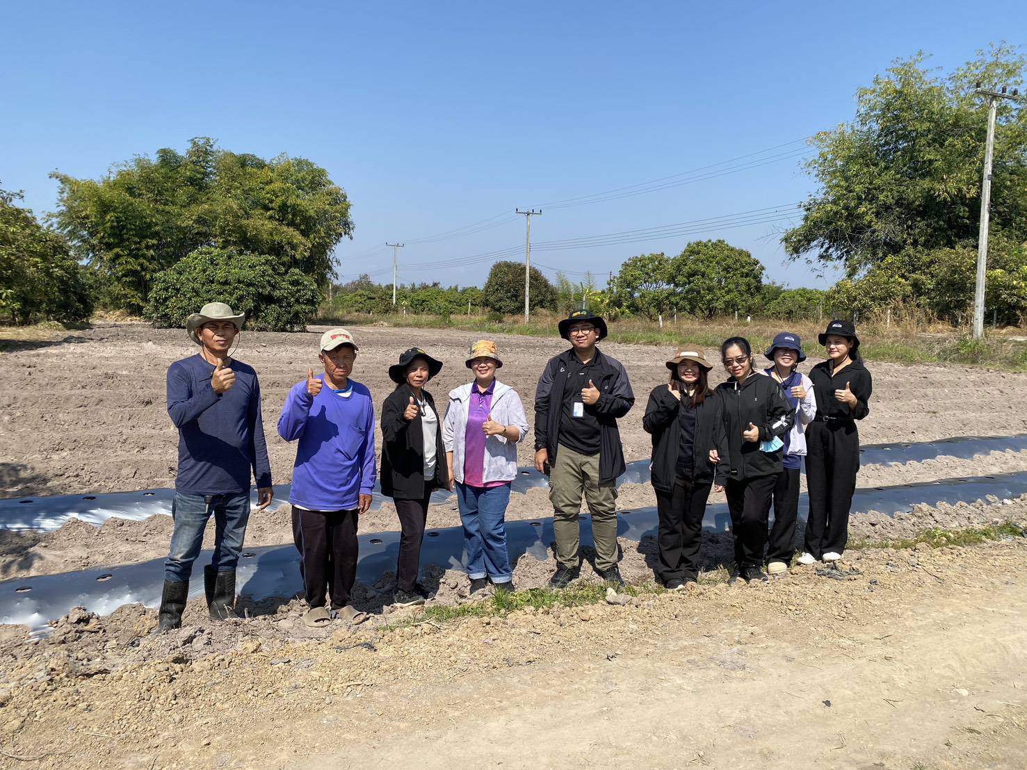 title - กพม. ลงพื้นที่ติดตามผล Smart Farmer จ.ลำพูน อินทรีย์เด่น PGS ปัง