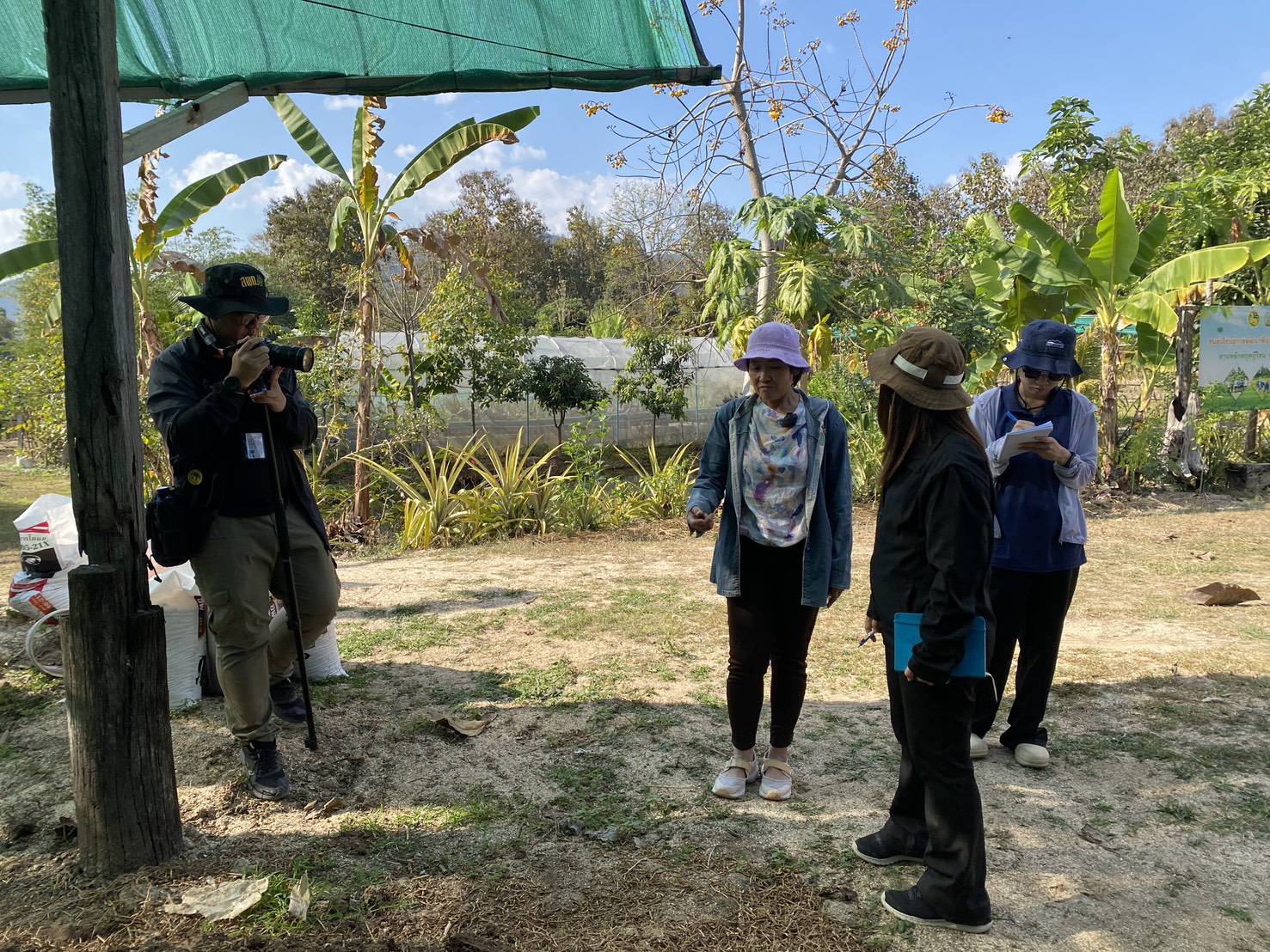 title - กพม. ลงพื้นที่ติดตามผล Smart Farmer จ.ลำพูน อินทรีย์เด่น PGS ปัง