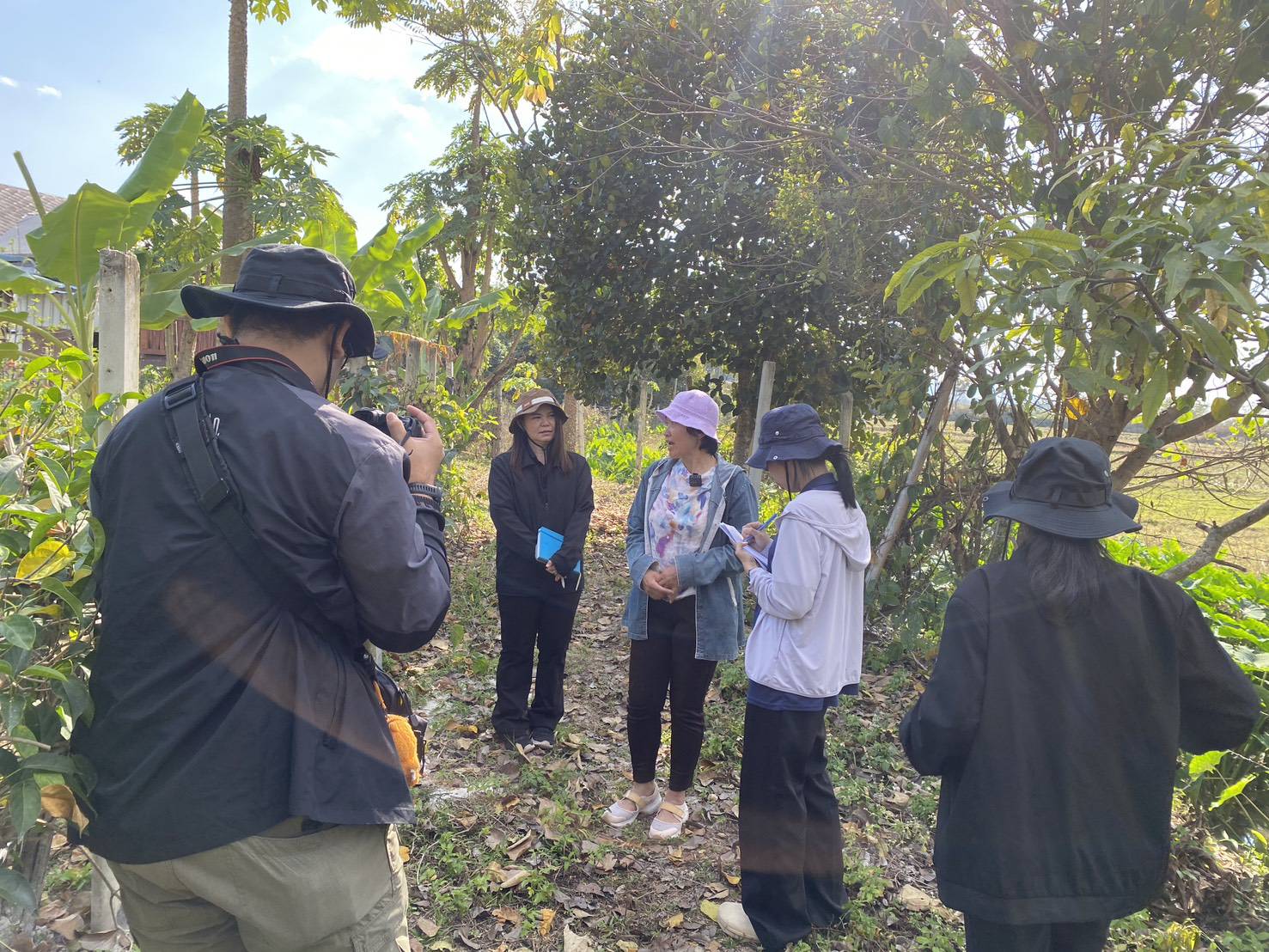 title - กพม. ลงพื้นที่ติดตามผล Smart Farmer จ.ลำพูน อินทรีย์เด่น PGS ปัง
