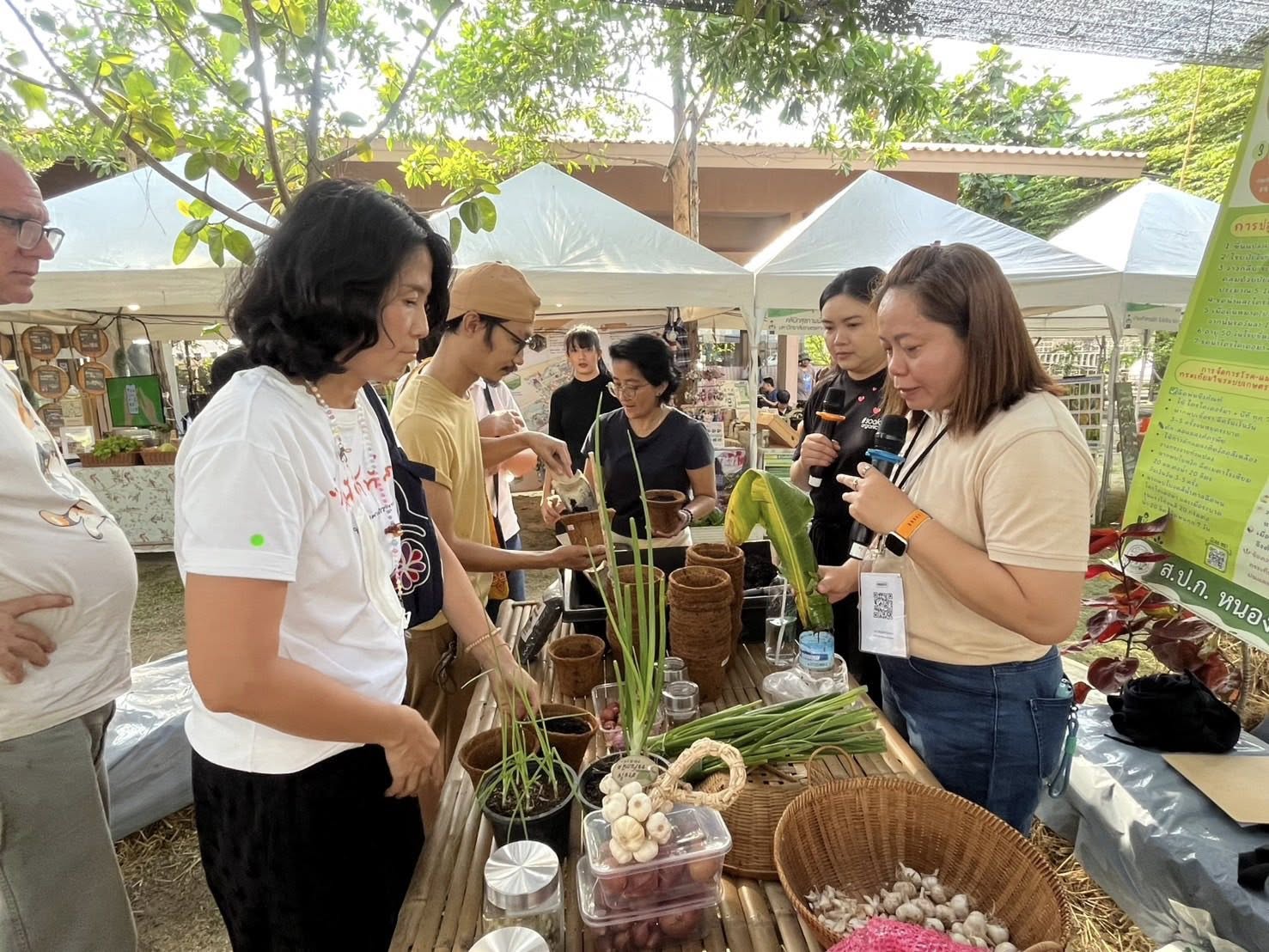 title - ส.ป.ก. ร่วมจัดกิจกรรมถ่ายทอดองค์ความรู้ในงาน 