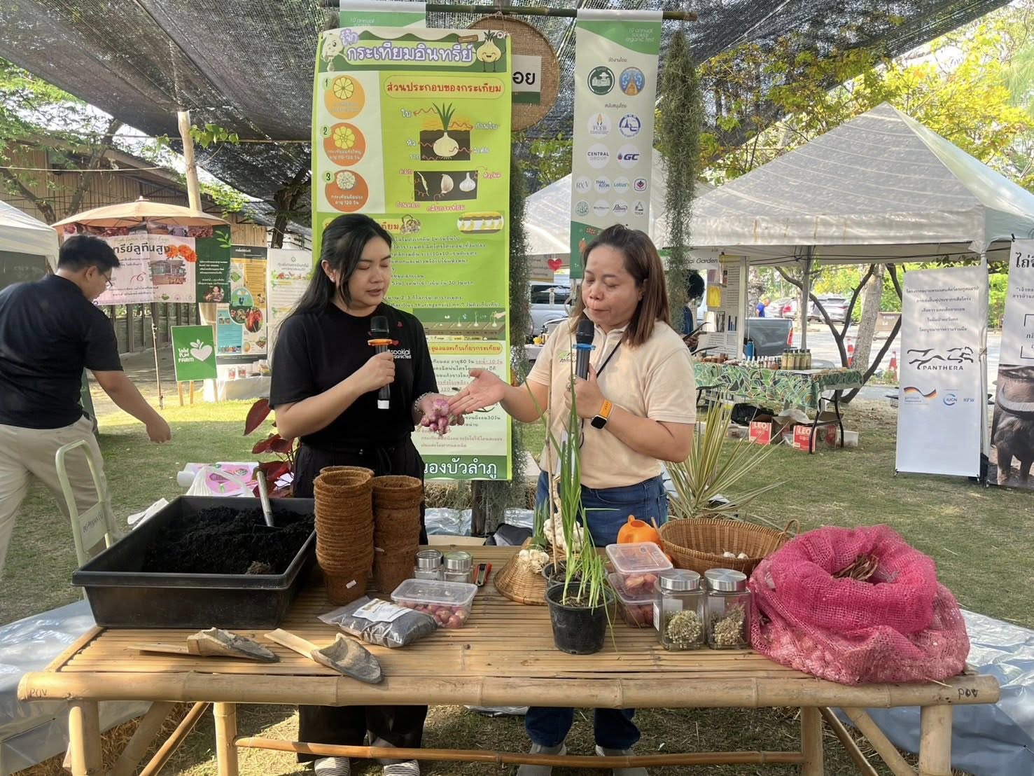 ส.ป.ก. ร่วมจัดกิจกรรมถ่ายทอดองค์ความรู้ในงาน 