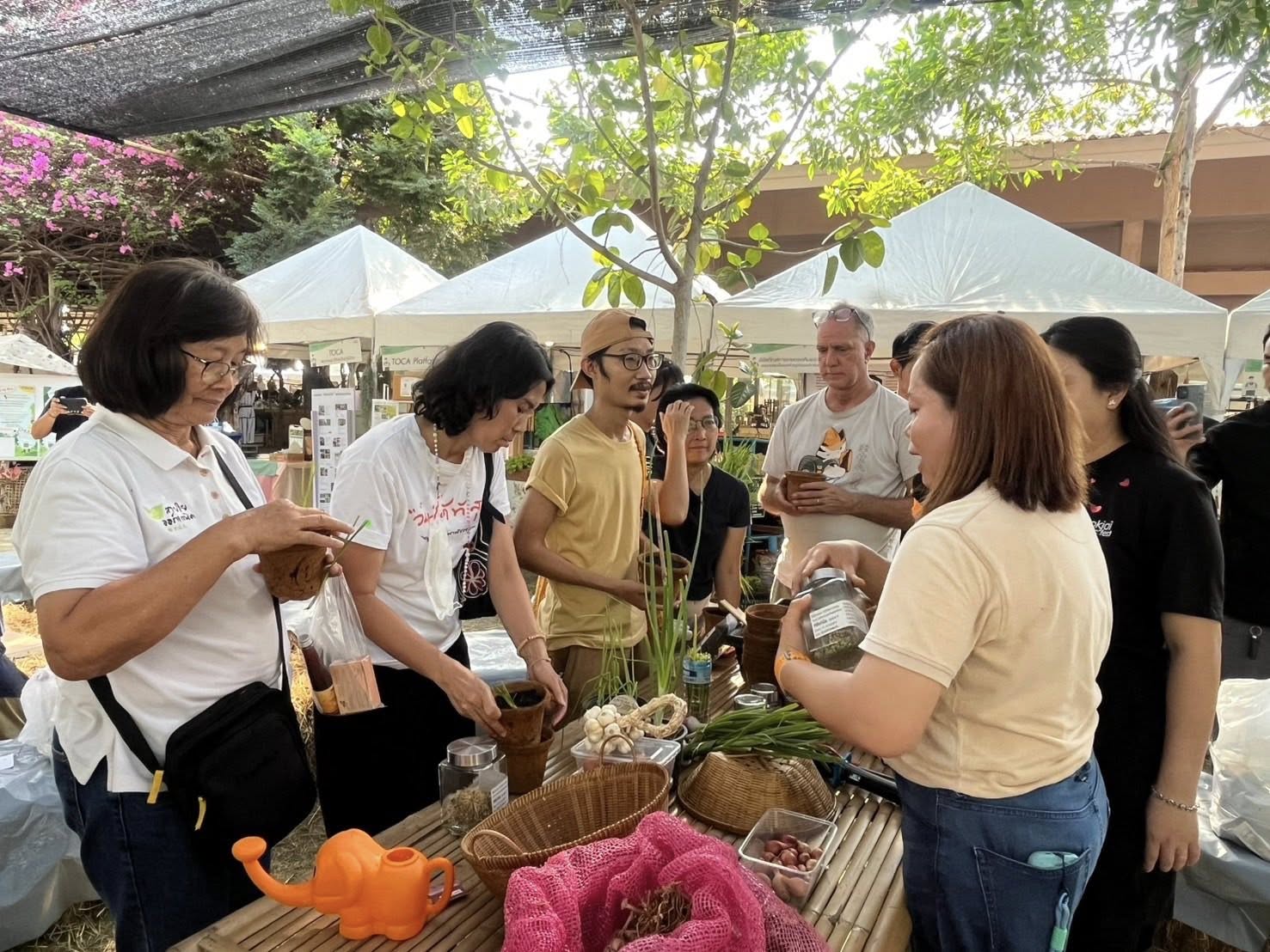 title - ส.ป.ก. ร่วมจัดกิจกรรมถ่ายทอดองค์ความรู้ในงาน 