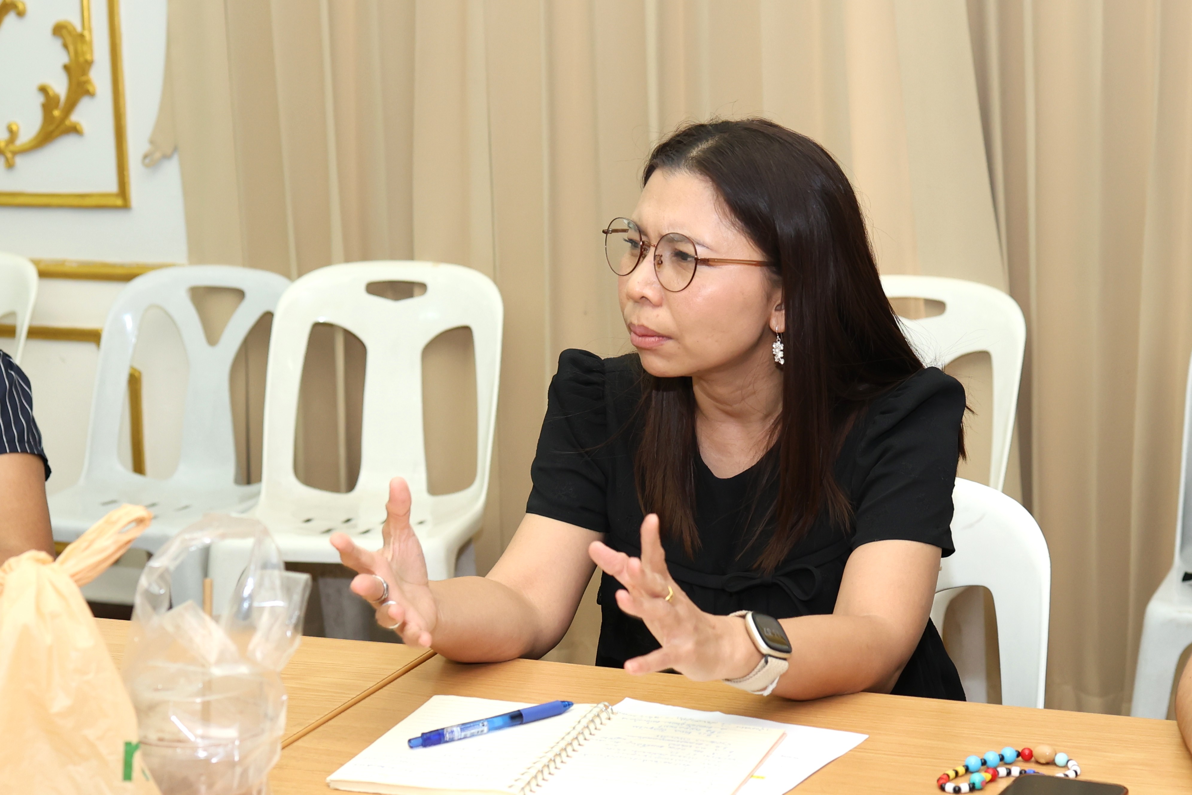 title - สพท. ประชุมเตรียมการกิจกรรมบนเวทีและสาธิตสินค้าโดดเด่น ระดมกำลังลุยงานสถาปนา 51 ปี ส.ป.ก.