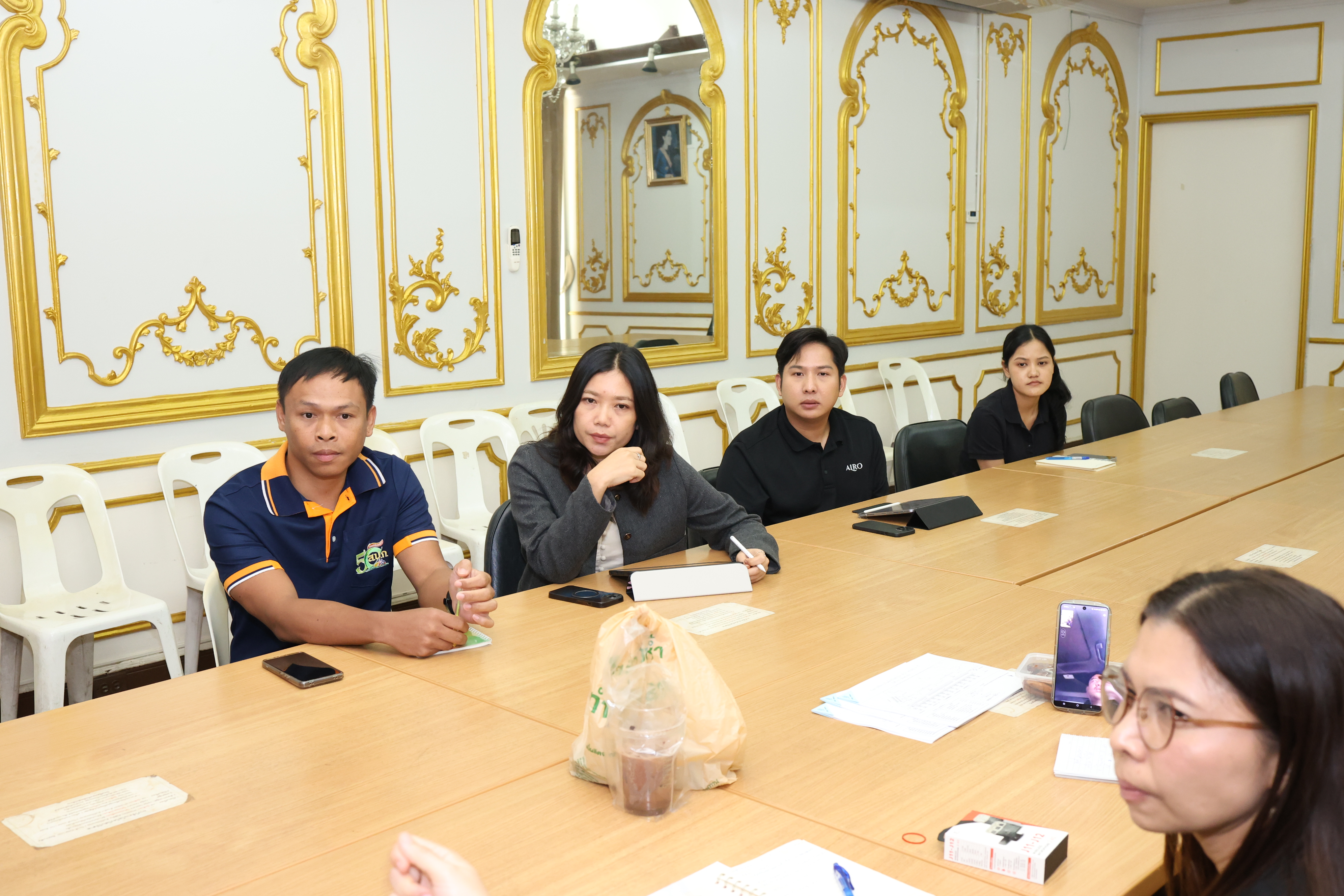 title - สพท. ประชุมเตรียมการกิจกรรมบนเวทีและสาธิตสินค้าโดดเด่น ระดมกำลังลุยงานสถาปนา 51 ปี ส.ป.ก.