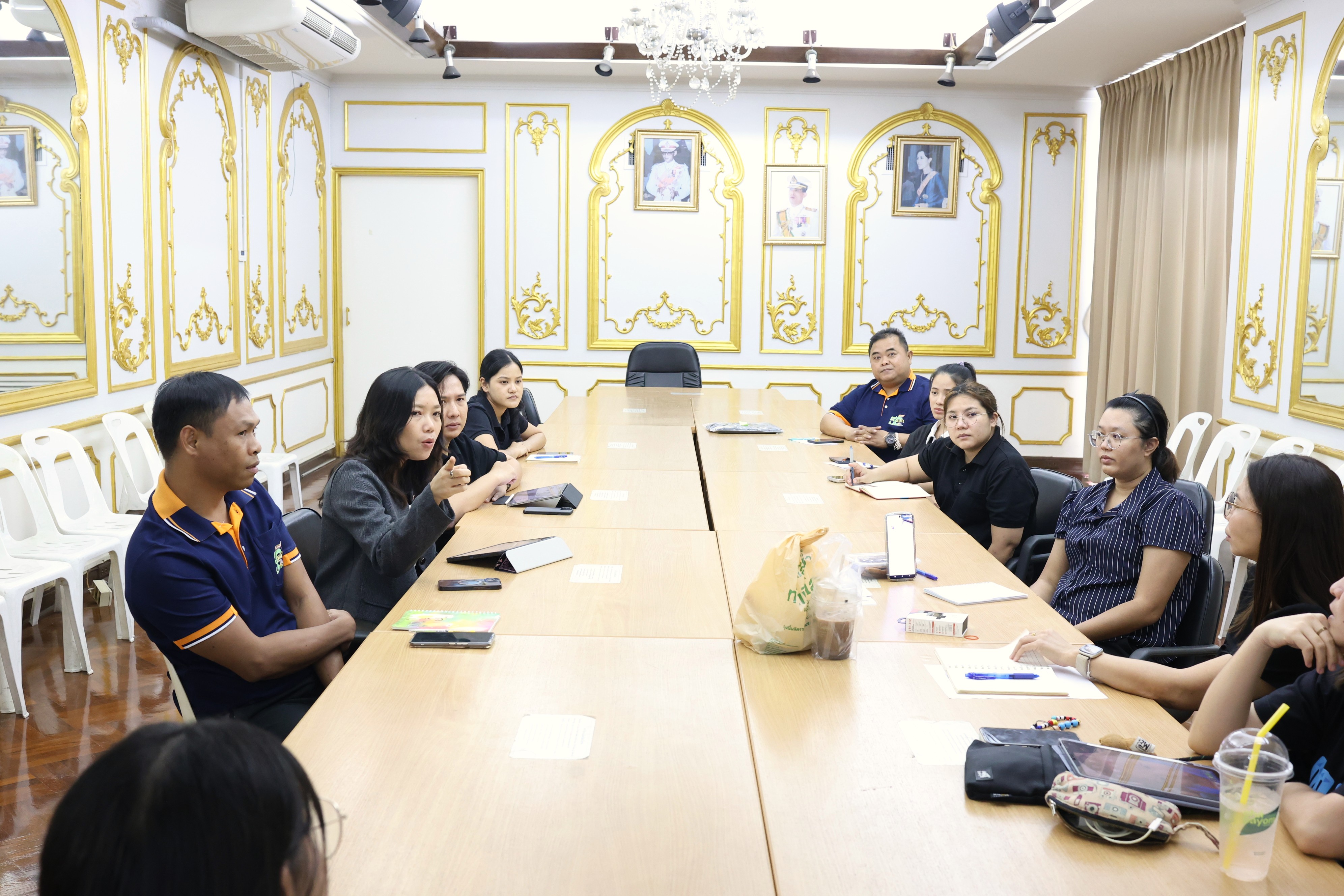 title - สพท. ประชุมเตรียมการกิจกรรมบนเวทีและสาธิตสินค้าโดดเด่น ระดมกำลังลุยงานสถาปนา 51 ปี ส.ป.ก.