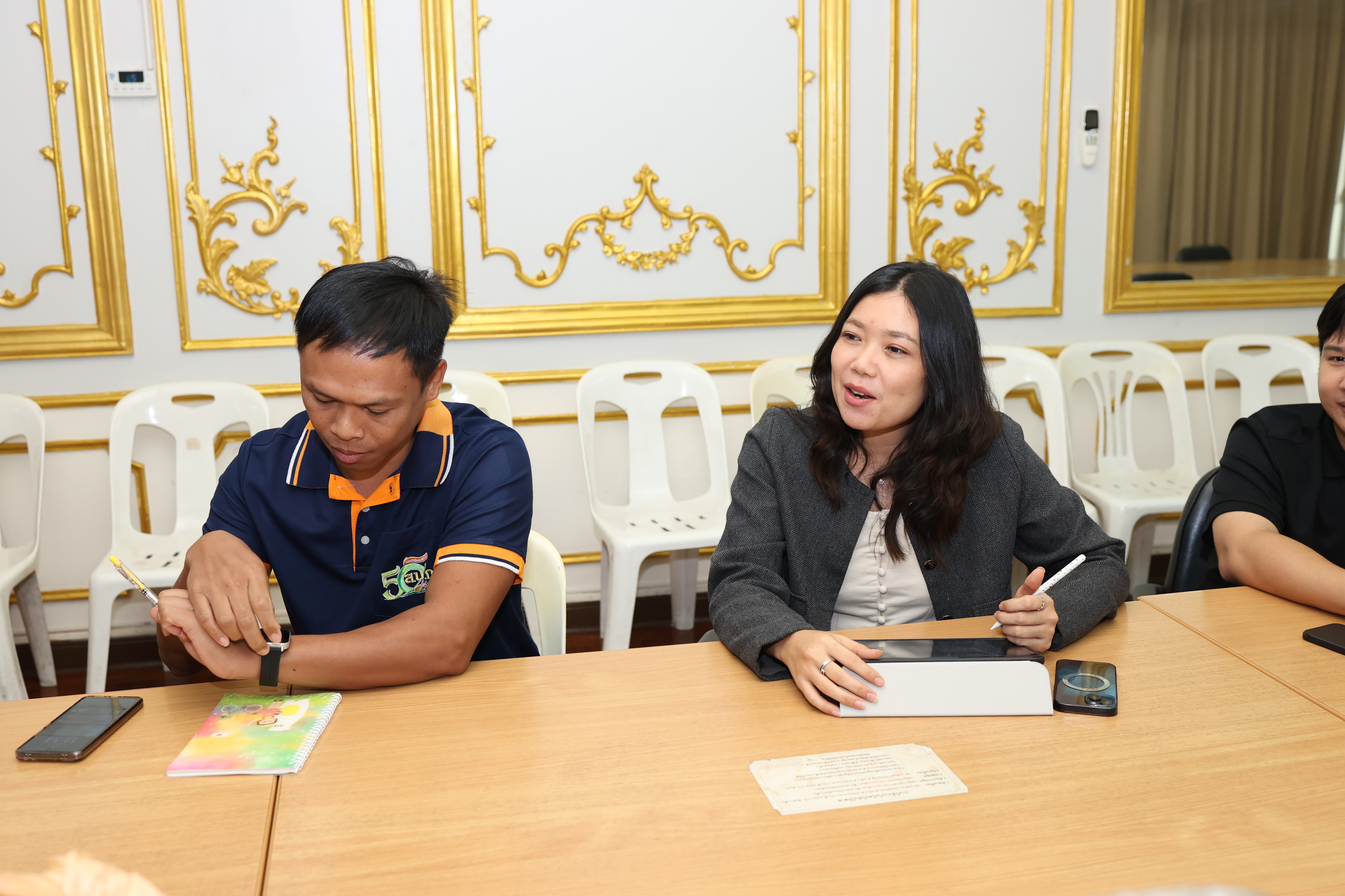 title - สพท. ประชุมเตรียมการกิจกรรมบนเวทีและสาธิตสินค้าโดดเด่น ระดมกำลังลุยงานสถาปนา 51 ปี ส.ป.ก.