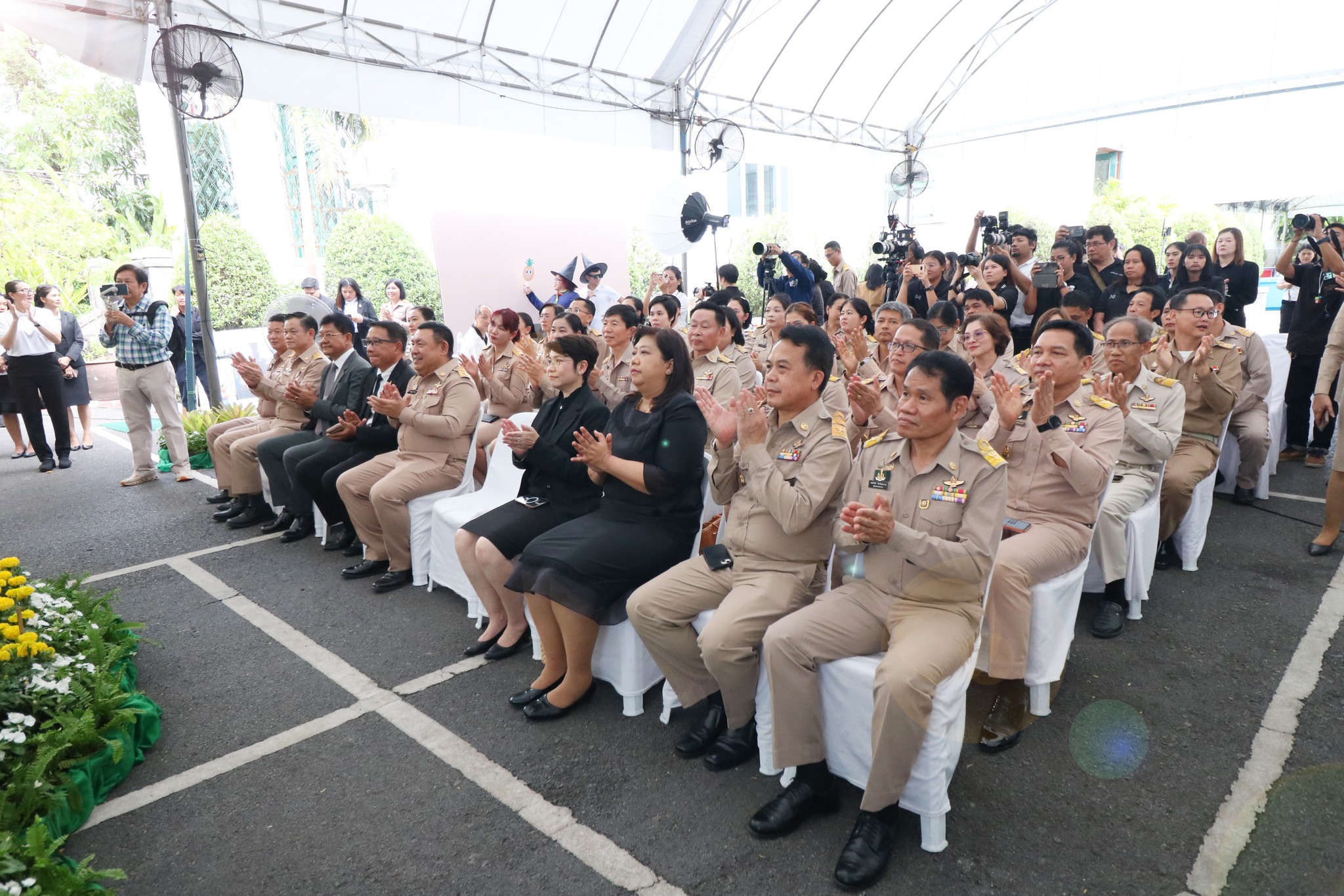 title - อสปก. ดีเด่น ประจำปี พ.ศ. 2568 รับมอบโล่และประกาศนียบัตรจาก ปลัด.กษ.