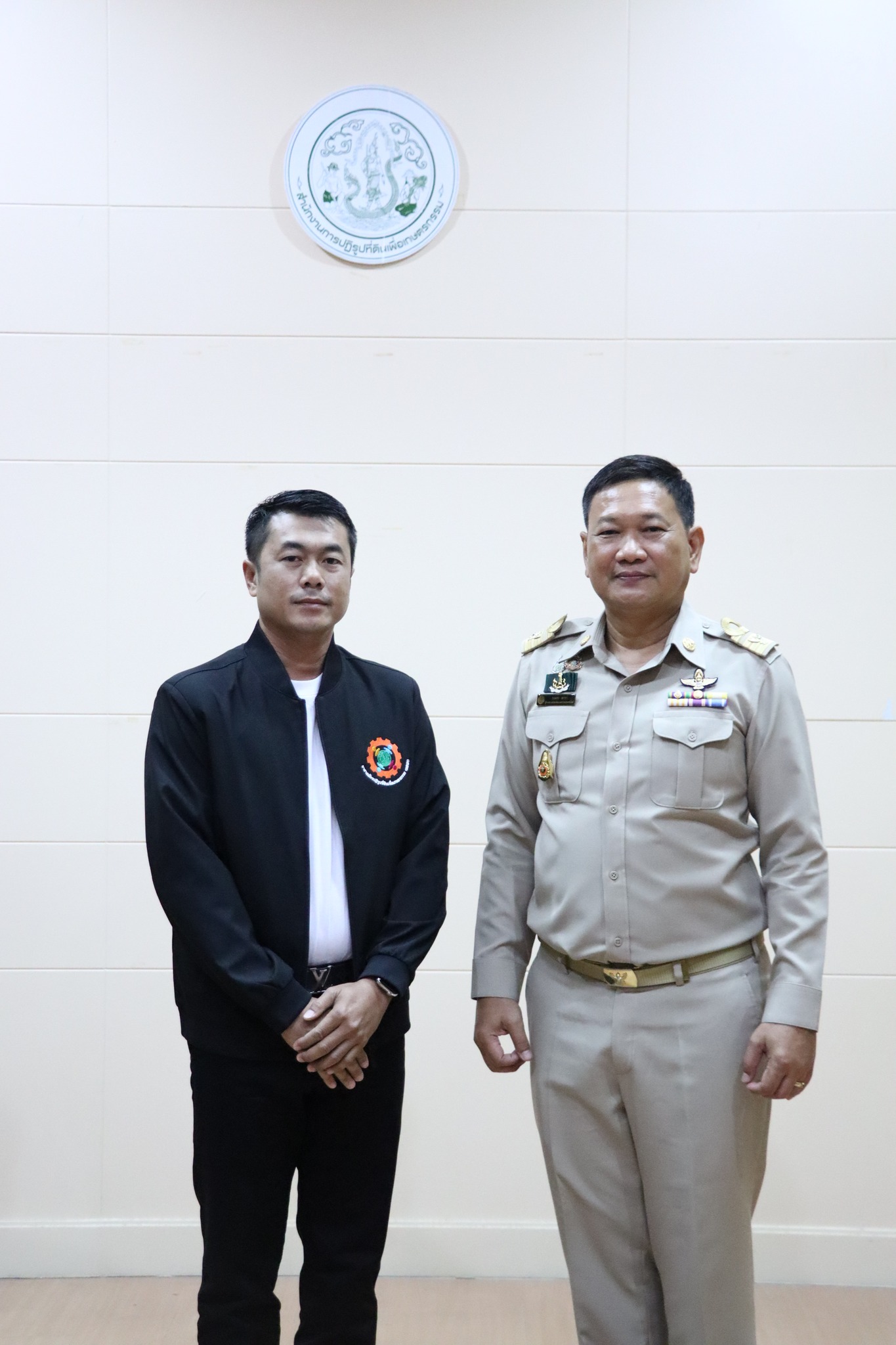 title - อสปก. ดีเด่น ประจำปี พ.ศ. 2568 รับมอบโล่และประกาศนียบัตรจาก ปลัด.กษ.