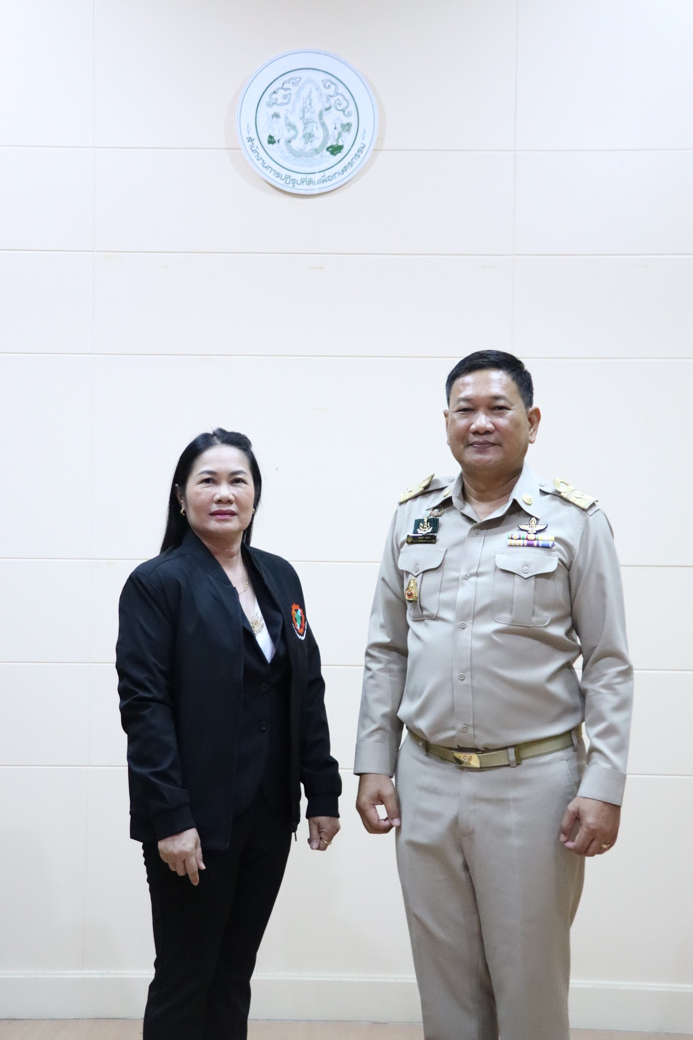 title - อสปก. ดีเด่น ประจำปี พ.ศ. 2568 รับมอบโล่และประกาศนียบัตรจาก ปลัด.กษ.