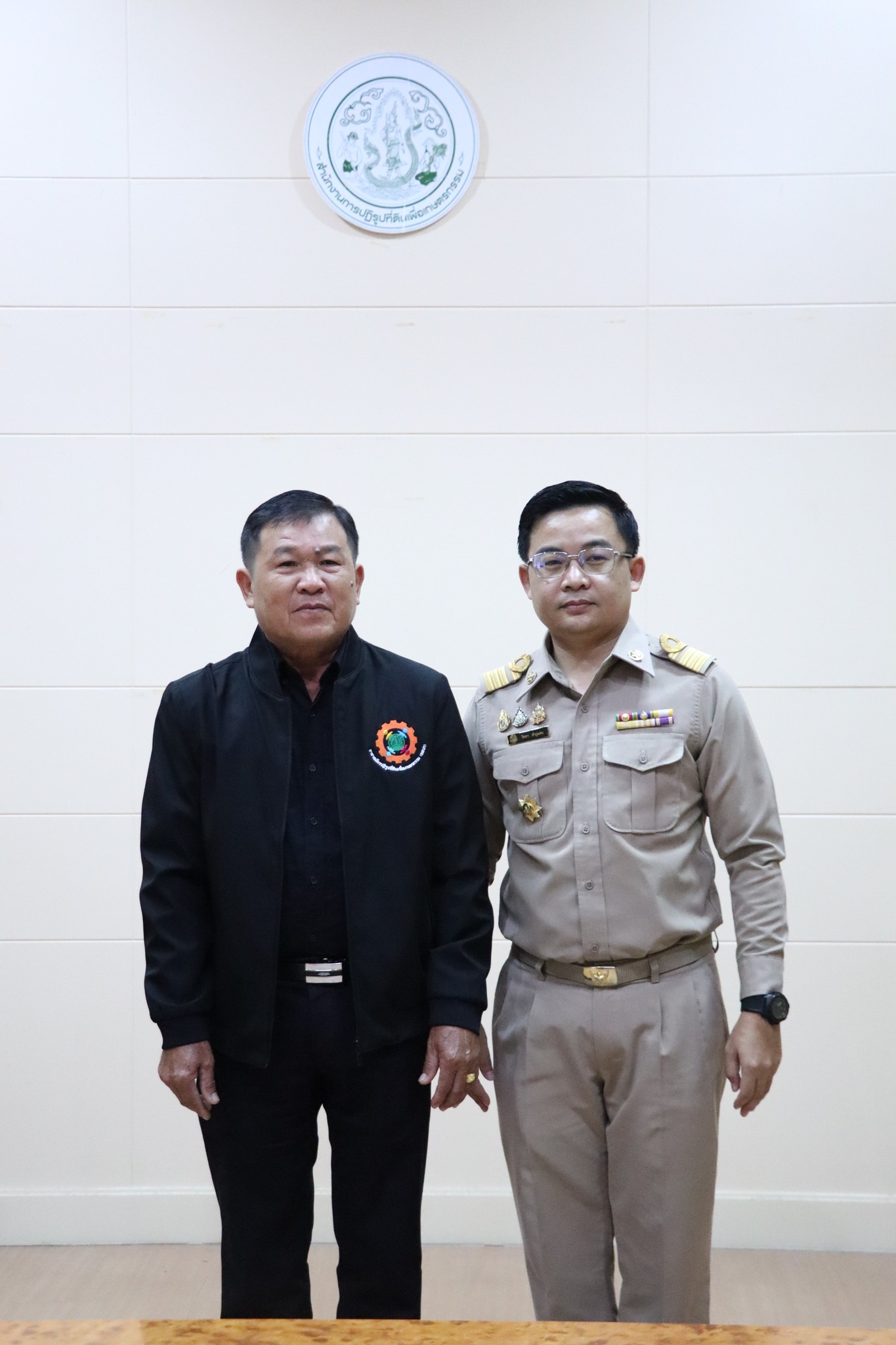 title - อสปก. ดีเด่น ประจำปี พ.ศ. 2568 รับมอบโล่และประกาศนียบัตรจาก ปลัด.กษ.