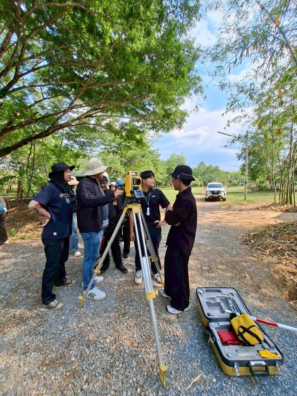 title - กอฟ. และ ศทส. ร่วมปฏิบัติงานโครงการจัดทำฐานข้อมูลลักษณะจำเพาะของต้นไม้ในเขตปฏิรูปที่ดิน จ.ชลบุรี