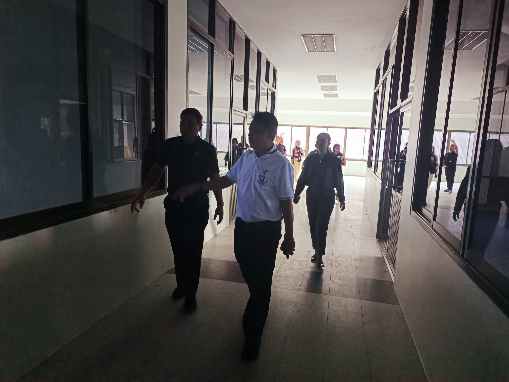 title - จากประดิพัทธ์ สู่ บางไทร : รองเลขาฯ นำทีม สพท. สำรวจพื้นที่อพยพที่ทำการชั่วคราว