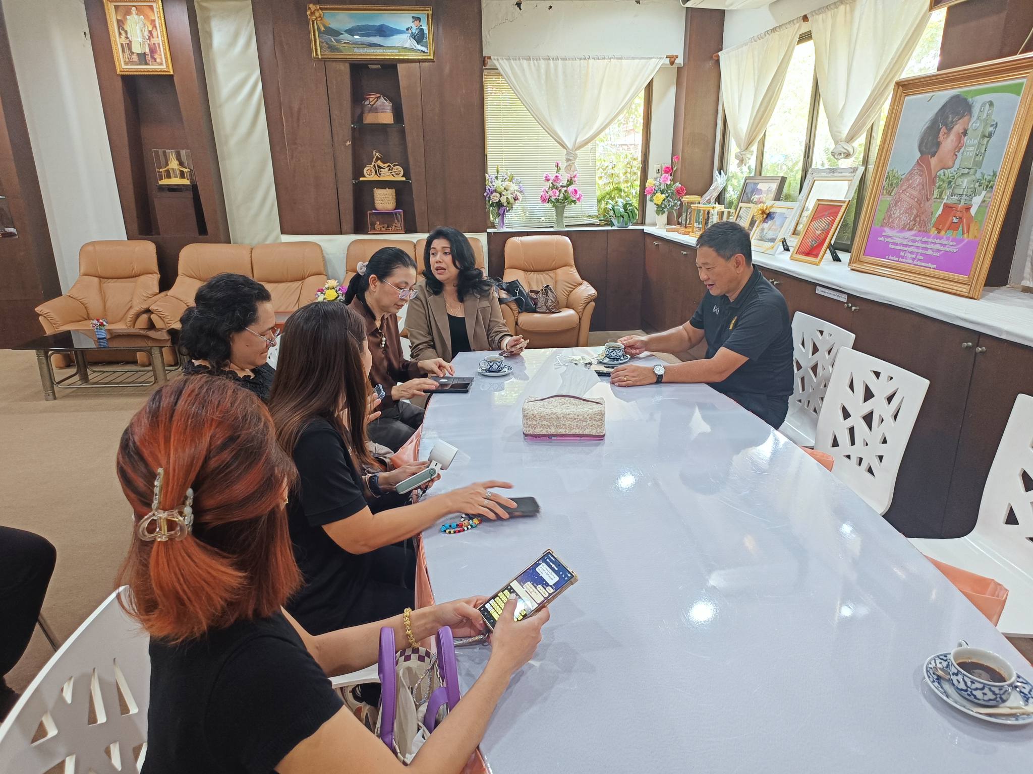 title - จากประดิพัทธ์ สู่ บางไทร : รองเลขาฯ นำทีม สพท. สำรวจพื้นที่อพยพที่ทำการชั่วคราว